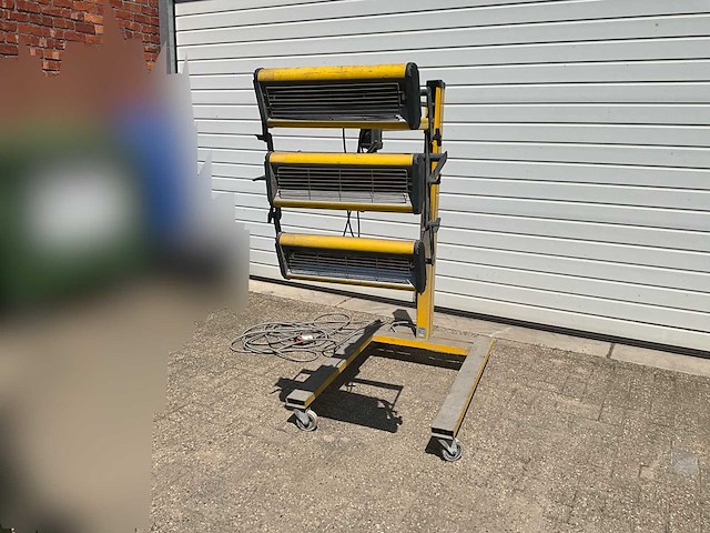 Trisk e/s 2 curemaster super mobiele 3-kops infrarood lakdroger - functioneel - afbeelding 1 van  6