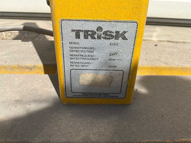 Trisk e/s 2 curemaster super mobiele 3-kops infrarood lakdroger - functioneel - afbeelding 4 van  6