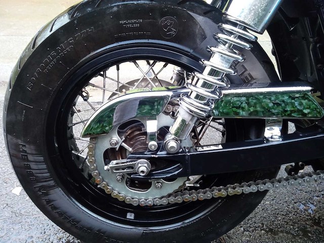 Triumph - bonneville t 100 cafe racer - motorfiets - afbeelding 11 van  11