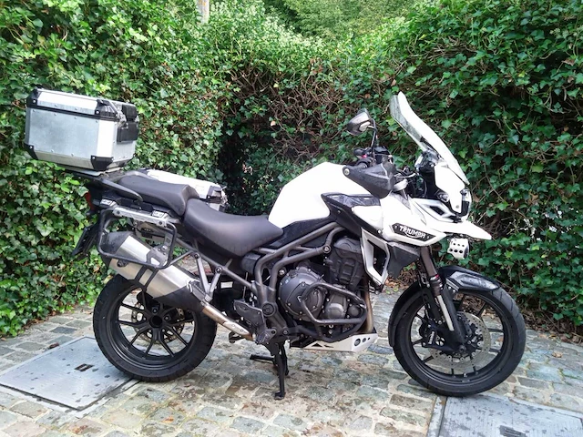 Triumph - explorer xrt 1200 - motorfiets - afbeelding 1 van  13