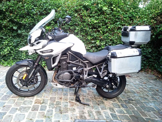 Triumph - explorer xrt 1200 - motorfiets - afbeelding 6 van  13
