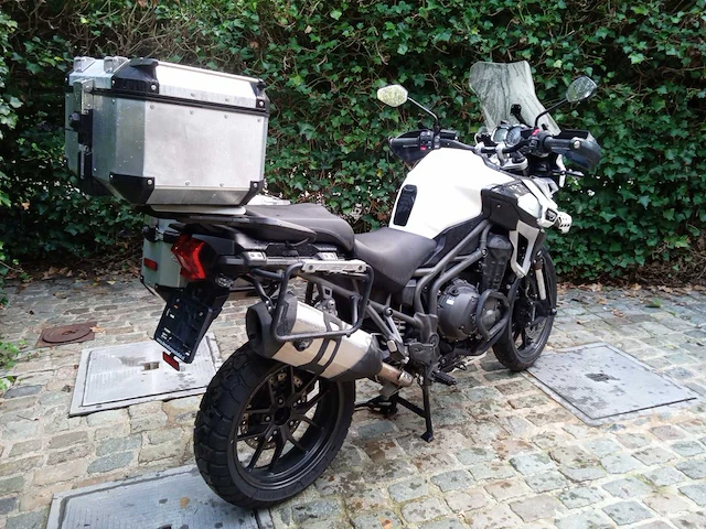 Triumph - explorer xrt 1200 - motorfiets - afbeelding 7 van  13