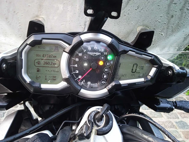 Triumph - explorer xrt 1200 - motorfiets - afbeelding 10 van  13