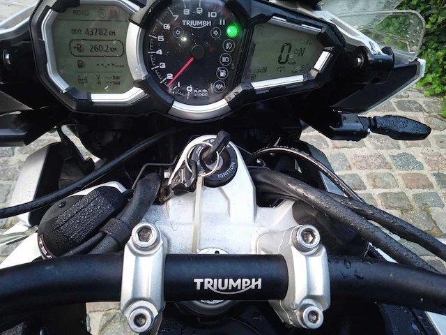 Triumph - explorer xrt 1200 - motorfiets - afbeelding 11 van  13