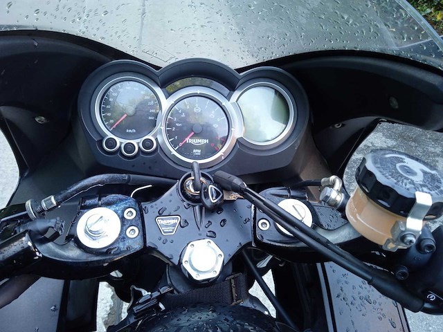 Triumph - sprint 1050 gt - motorfiets - afbeelding 6 van  7