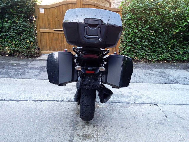 Triumph - sprint 1050 gt - motorfiets - afbeelding 4 van  7
