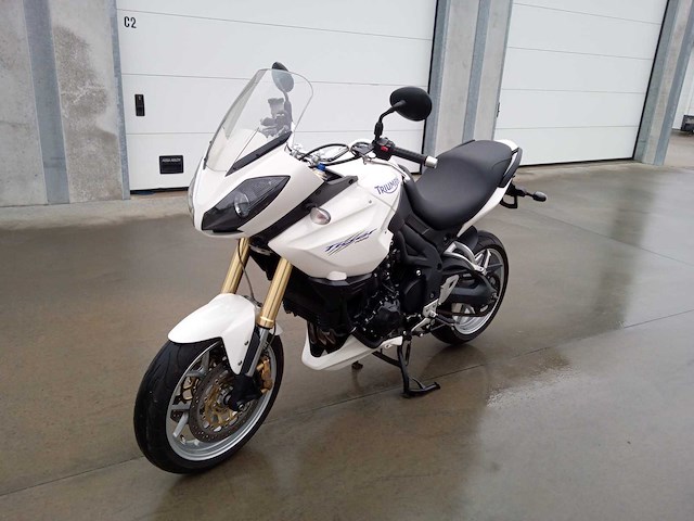Triumph - tiger 1050 - motorfiets - afbeelding 8 van  10