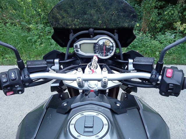 Triumph - tiger 1200 explorer - motorfiets - afbeelding 10 van  11