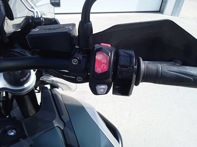 Triumph - tiger 1200 xca - motorfiets - afbeelding 7 van  9