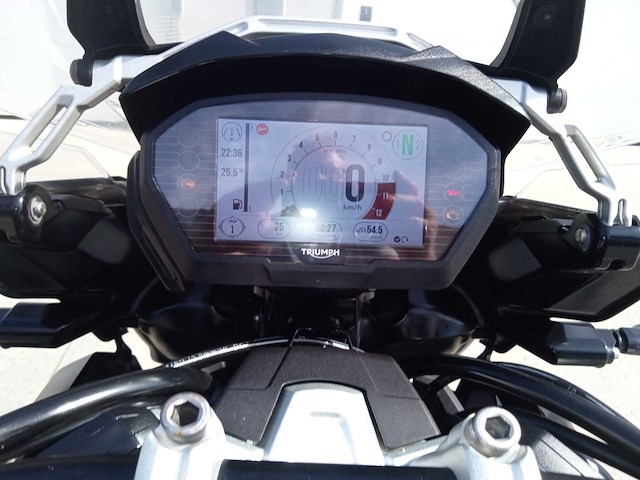 Triumph - tiger 1200 xca - motorfiets - afbeelding 8 van  9