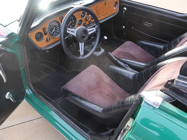 Triumph - tr 6 - classic cars >15 - afbeelding 21 van  39