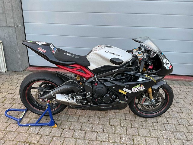 Triumph daytona 675 r circuit race motor,max speed 242 km/u - afbeelding 11 van  11