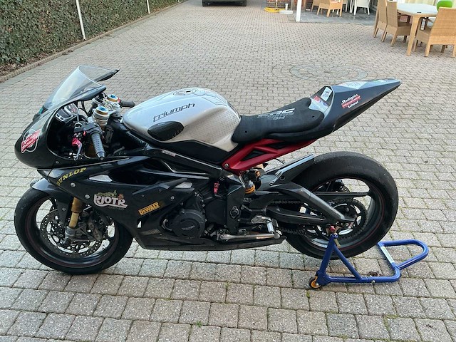 Triumph daytona 675 r circuit race motor,max speed 242 km/u - afbeelding 8 van  11