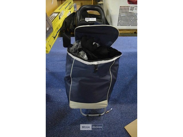 Trolley met inhoud - afbeelding 1 van  5