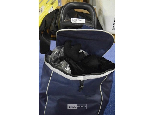 Trolley met inhoud - afbeelding 2 van  5