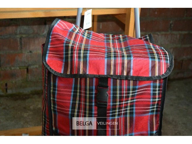 Trolley met inhoud - afbeelding 2 van  4