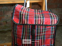 Trolley met inhoud - afbeelding 2 van  4