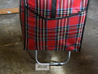 Trolley met inhoud - afbeelding 3 van  4