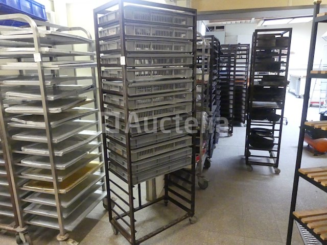 Trolley met kunststof bakken - afbeelding 3 van  6