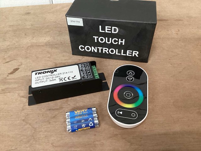 Tronix led controller met afstandsbediening (8x) - afbeelding 1 van  4
