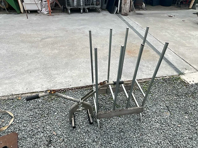 Trottoirbandenklem (stenenklem) voor 2 personen + metalen zaagbok voor balken - afbeelding 1 van  1