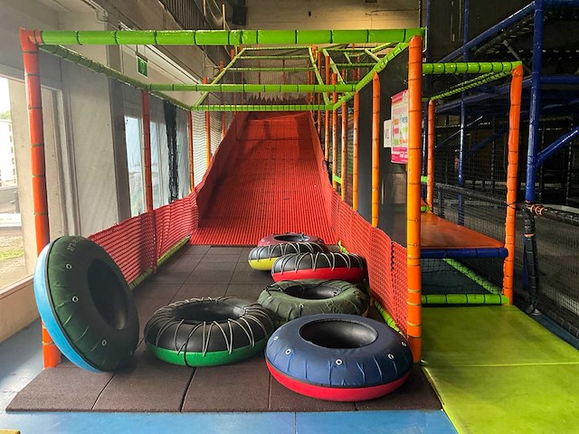 Tube slide - afbeelding 12 van  19