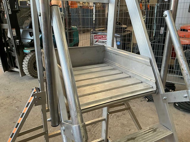 Tubesca platformladder - afbeelding 1 van  6