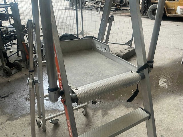 Tubesca raptor 1x4 platformladder - afbeelding 5 van  7