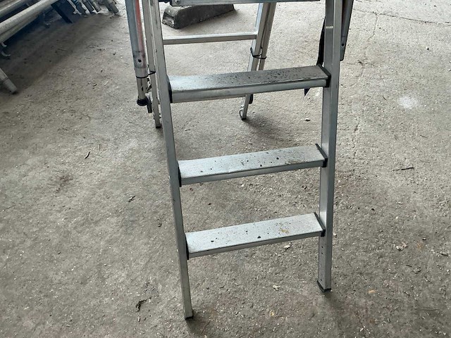 Tubesca raptor platform ladder - afbeelding 4 van  6
