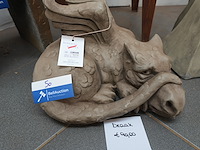 Tuinbeeld – draak old smug - afbeelding 1 van  5