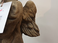 Tuinbeeld – engel talia staand | gegoten steen | h54 cm - afbeelding 5 van  5