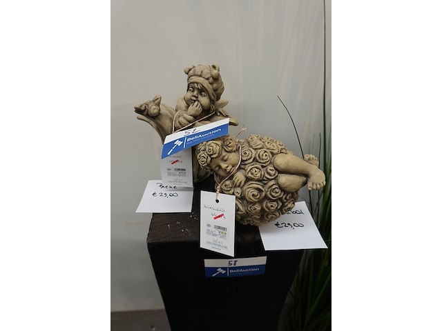 Tuinbeeldjes – plantje rosenbal + plantje biene | gegoten steen | lot van 2 - afbeelding 1 van  6