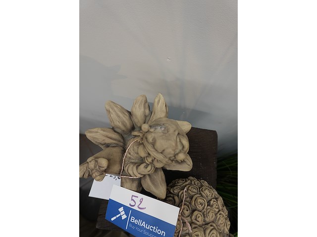 Tuinbeeldjes – plantje rosenbal + plantje biene | gegoten steen | lot van 2 - afbeelding 6 van  6