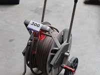 Tuingereedschap - haspel met tuinslang - afbeelding 1 van  2