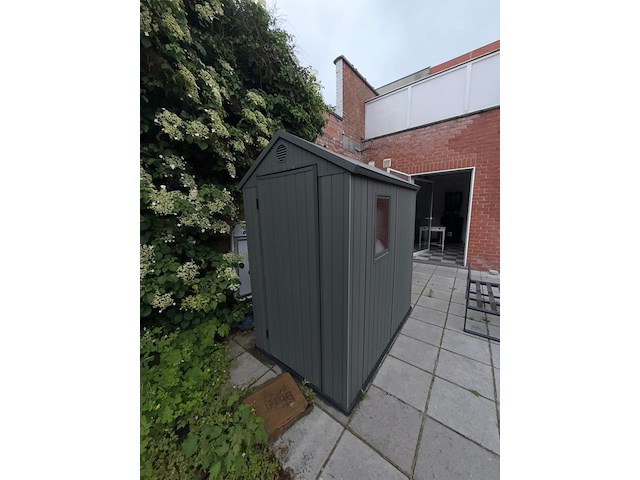 Tuinhuis + inhoud - afbeelding 1 van  7