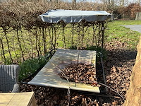 Tuinligbed met overkapping - afbeelding 1 van  2