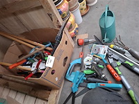 Tuinmateriaal - afbeelding 1 van  3