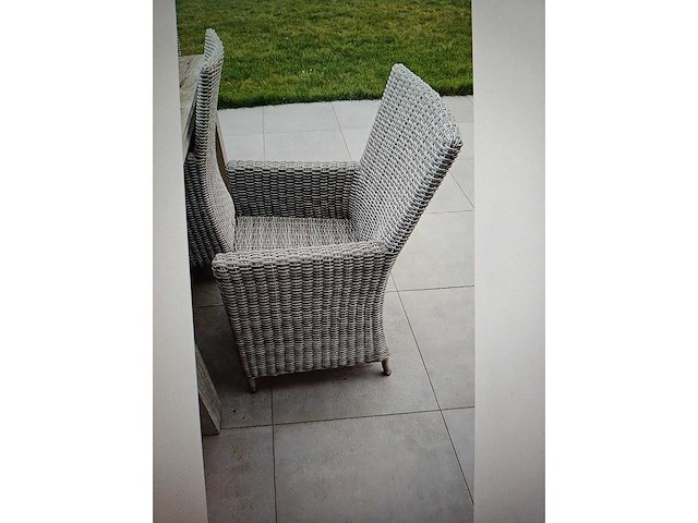 Tuinset houten tafel met 8 rieten stoelen - afbeelding 2 van  4