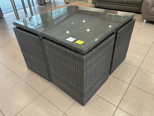 Tuinset met tafel en 4 stoelen - afbeelding 1 van  5