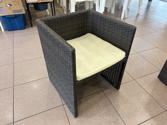 Tuinset met tafel en 4 stoelen - afbeelding 2 van  5