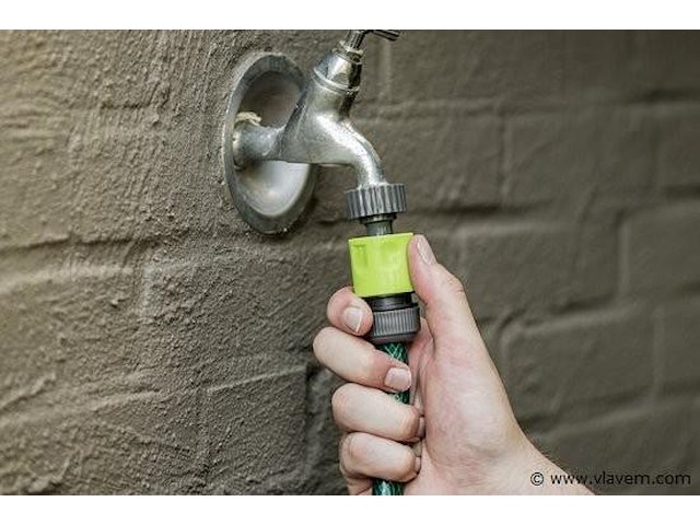 Tuinslang met koppelingen en sproeier - afbeelding 2 van  4