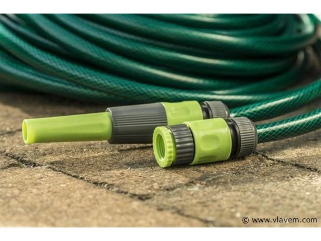 Tuinslang met koppelingen en sproeier - afbeelding 4 van  4