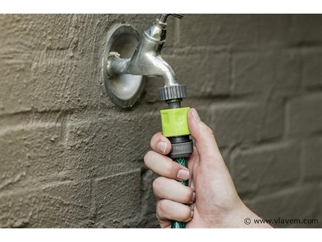 Tuinslang met koppelingen en sproeier - afbeelding 2 van  4