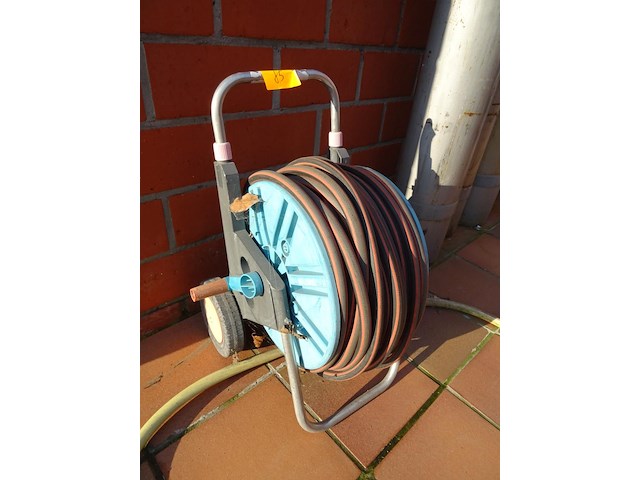 Tuinslang op haspel - afbeelding 1 van  2