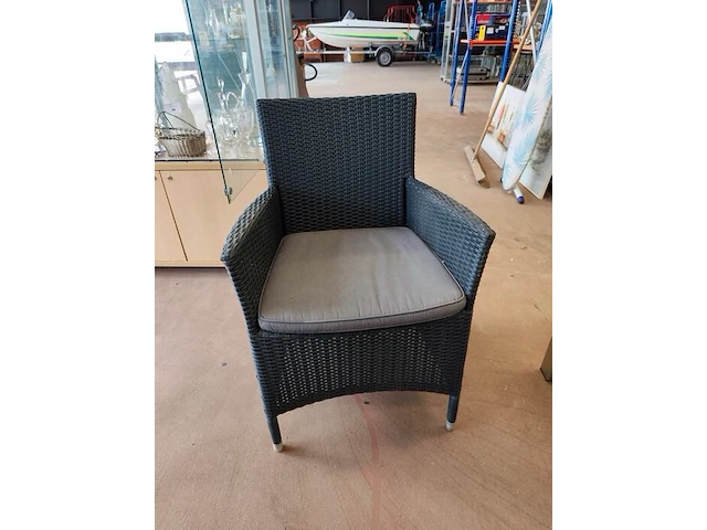 Tuintafel met stenen blad 3-delig op metalen onderstel ca. 240x100 cm, 6 grijze imitatie rotan tuinstoelen ikaros met grijze kussens, 2 bijzettafeltjes voor buiten met houten bovenkant en aluminium frame 40x40 cm, 2 glazen schalen - afbeelding 2 van  11