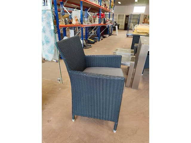 Tuintafel met stenen blad 3-delig op metalen onderstel ca. 240x100 cm, 6 grijze imitatie rotan tuinstoelen ikaros met grijze kussens, 2 bijzettafeltjes voor buiten met houten bovenkant en aluminium frame 40x40 cm, 2 glazen schalen - afbeelding 3 van  11
