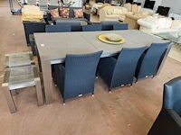 Tuintafel met stenen blad 3-delig op metalen onderstel ca. 240x100 cm, 6 grijze imitatie rotan tuinstoelen ikaros met grijze kussens, 2 bijzettafeltjes voor buiten met houten bovenkant en aluminium frame 40x40 cm, 2 glazen schalen - afbeelding 7 van  11