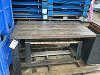 Tuintafel met zitbank en bloembak - afbeelding 1 van  2