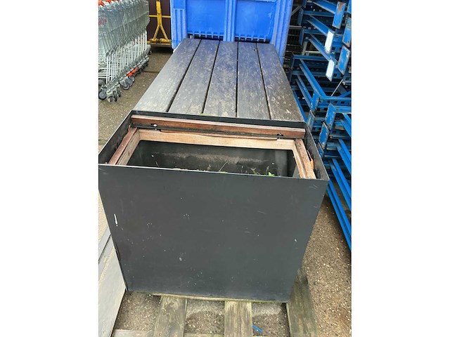 Tuintafel met zitbank en bloembak - afbeelding 2 van  2