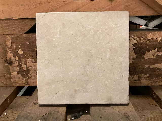 Tunesië beige partij natuursteen tegels (44x) - afbeelding 1 van  4